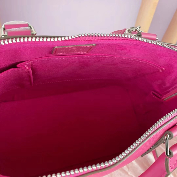 ルイヴィトンバッグ着用イメージ